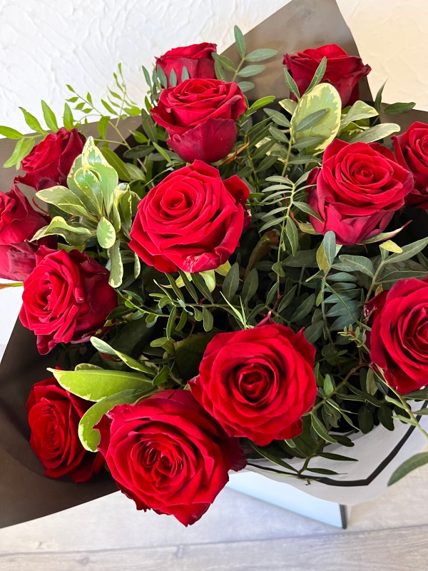 True love 12 red roses