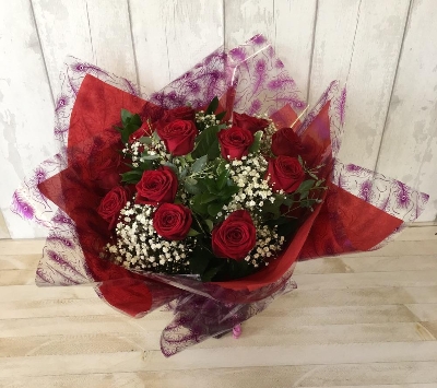 Romantic 12 red roses